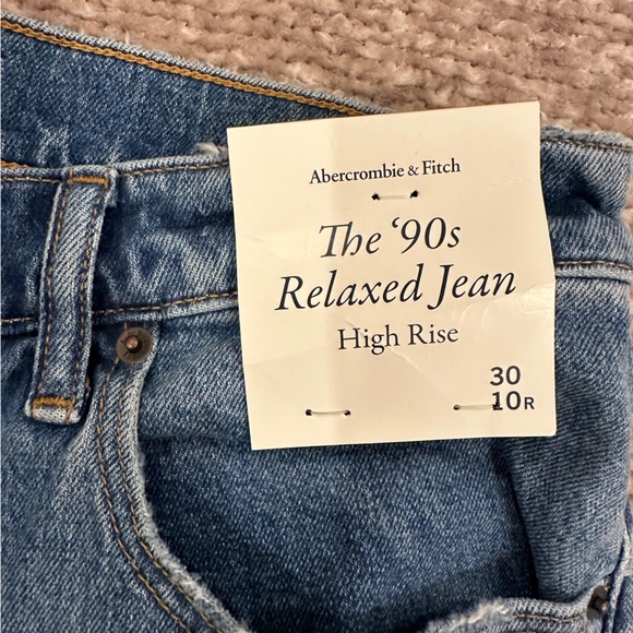 Abercrombie The 90’s High Rise Relaxed Leg Jean NWT - Picture 6 of 9